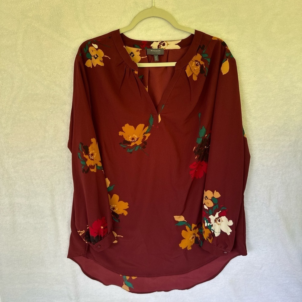 Plus size Madison Maroon Floral V-Neck Blouse CURVI 2X - Picture 3 of 11